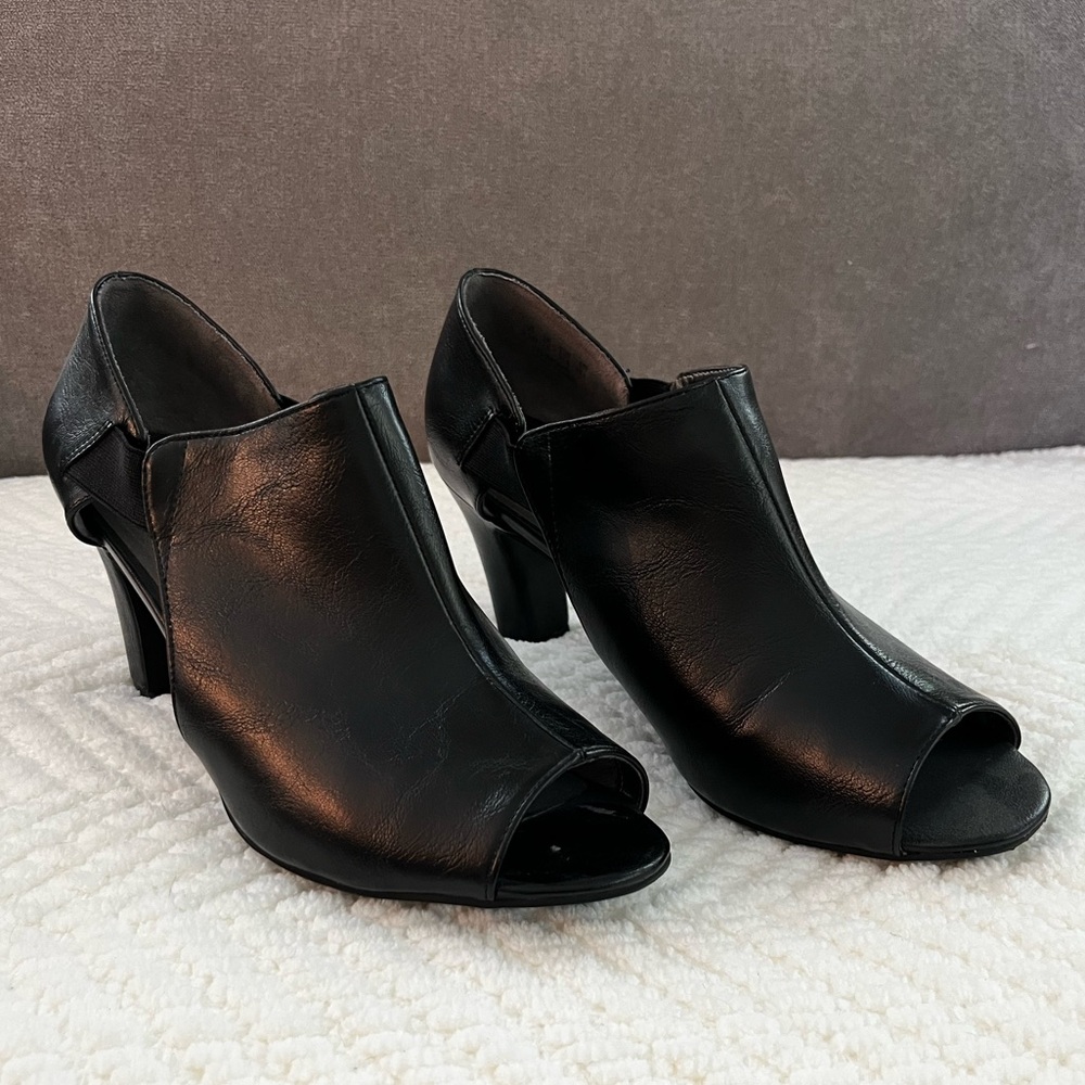 Life Stride Peep Toe Heels